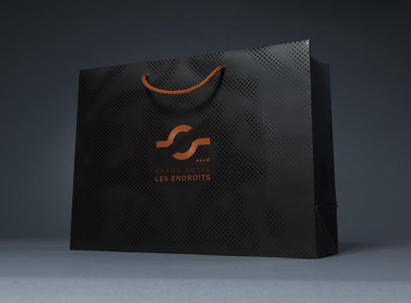 High-quality paper bag with high-quality refinement