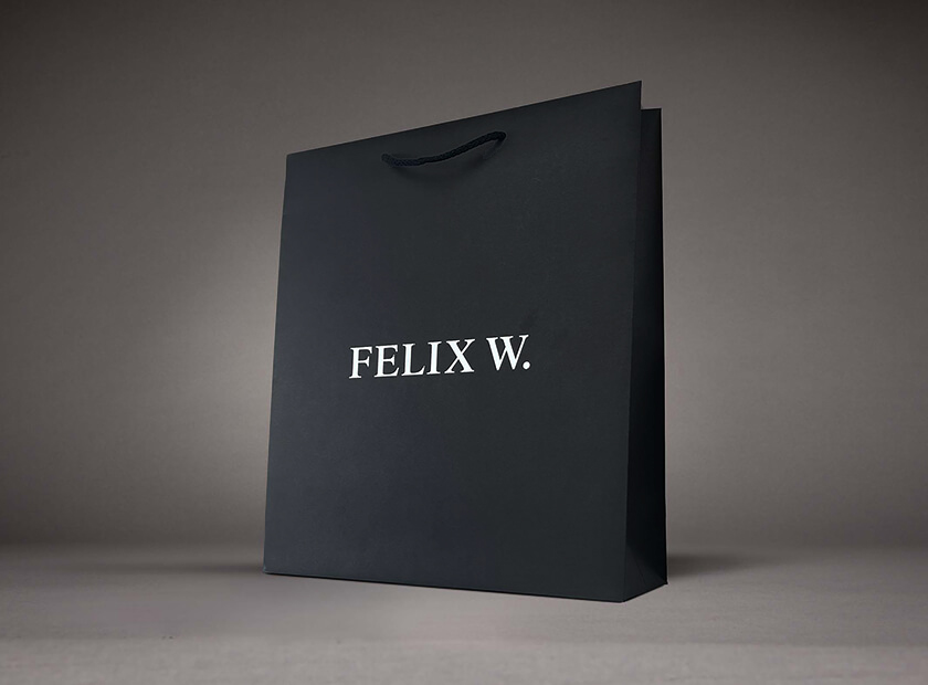 PapierTasche bedruckt aus schwarz durchgefärbtem Papier mit Felix W. Logo