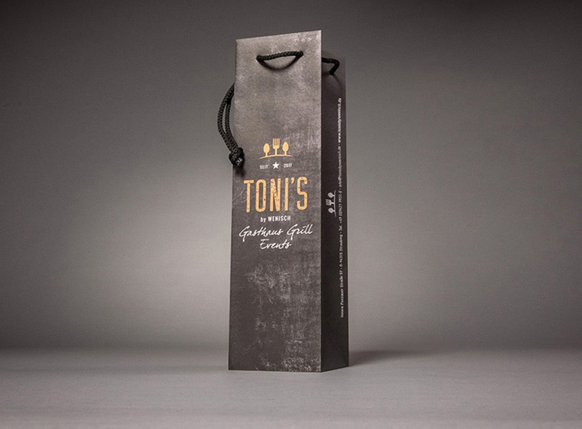 Bottle gift bag, individually printed, Toni’s logo
