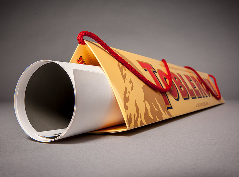 Paper bag with printing for posters and long goods, Toblerone motif