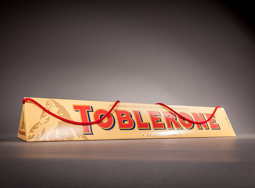 Paper bag with printing for posters and long goods, Toblerone motif