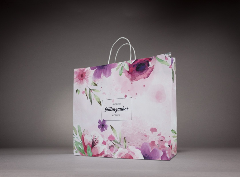 Printed paper bags with colorful motifs delivered in a few days